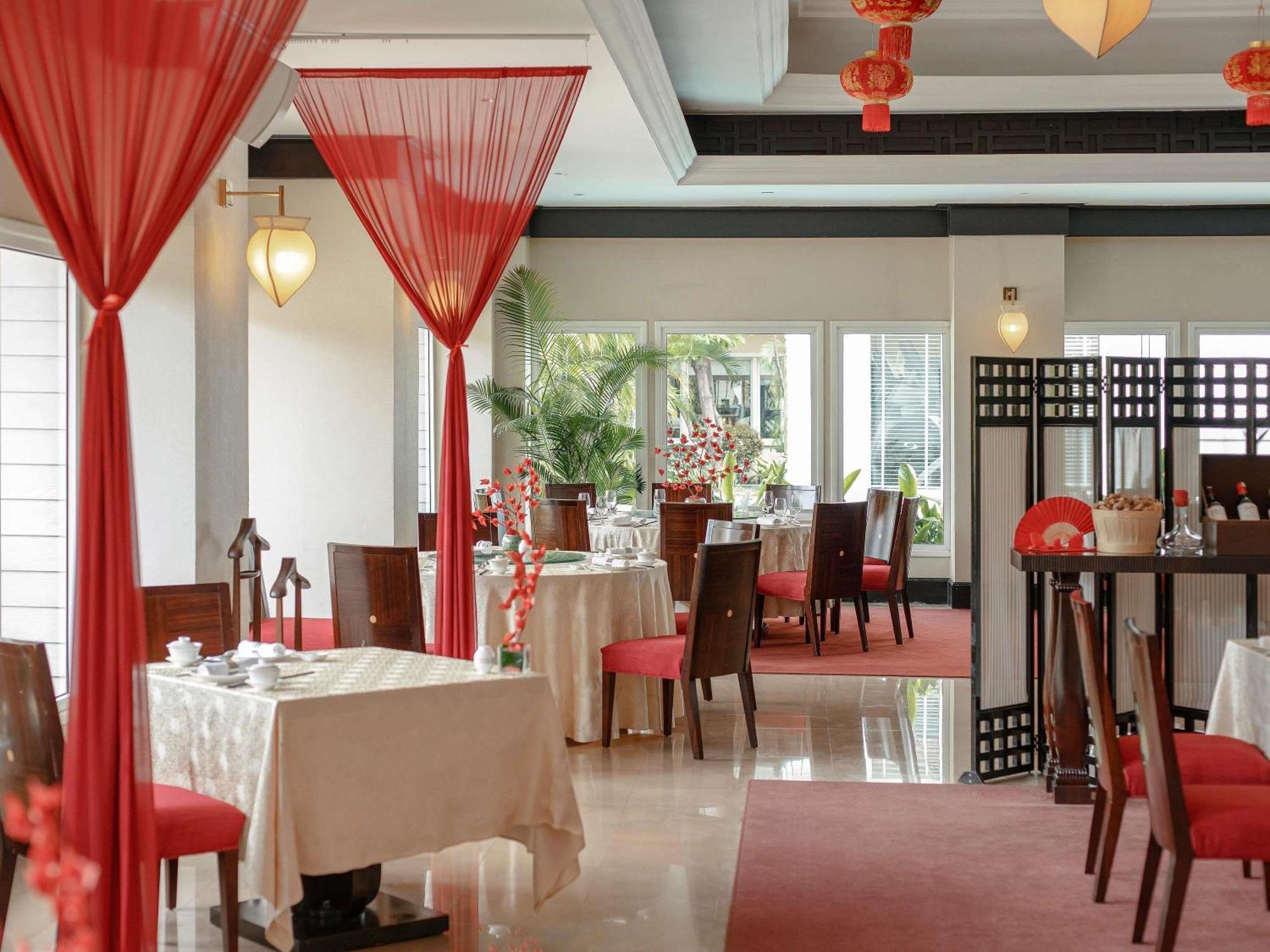 Sofitel Phnom Penh Phokeethra Hotel Exterior photo